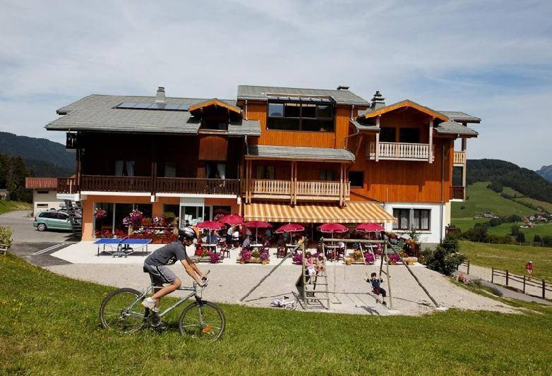 Hôtel les skieurs Bellevaux Exterior foto